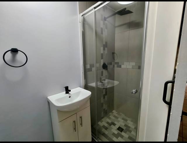 2 BEDROOM APARTMENT TO LET IN THREE RIVERS PROPER